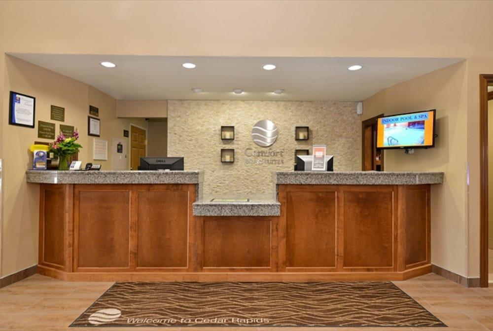 Comfort Inn & Suites Cedar Rapids North - Collins Road Εξωτερικό φωτογραφία