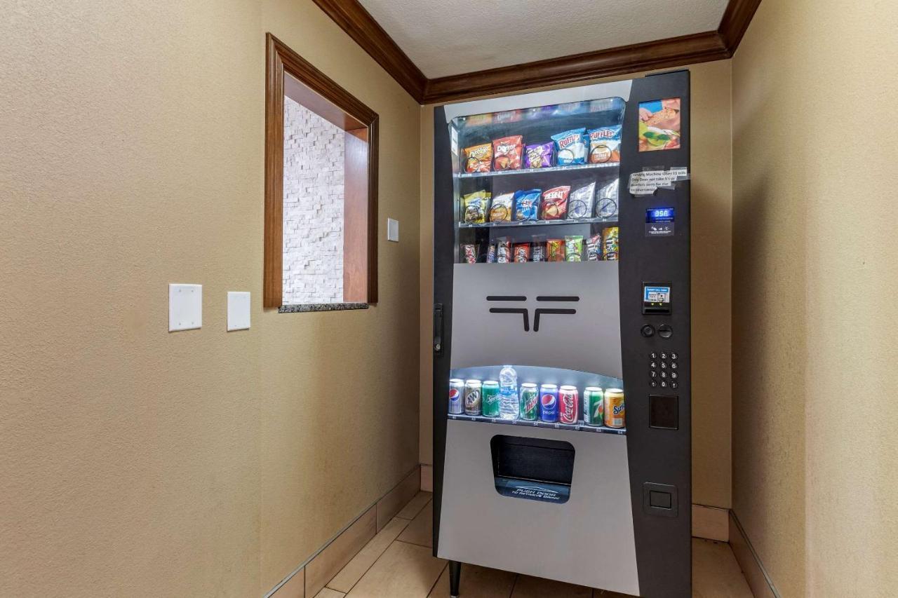Comfort Inn & Suites Cedar Rapids North - Collins Road Εξωτερικό φωτογραφία
