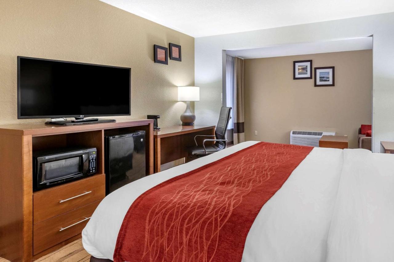 Comfort Inn & Suites Cedar Rapids North - Collins Road Εξωτερικό φωτογραφία