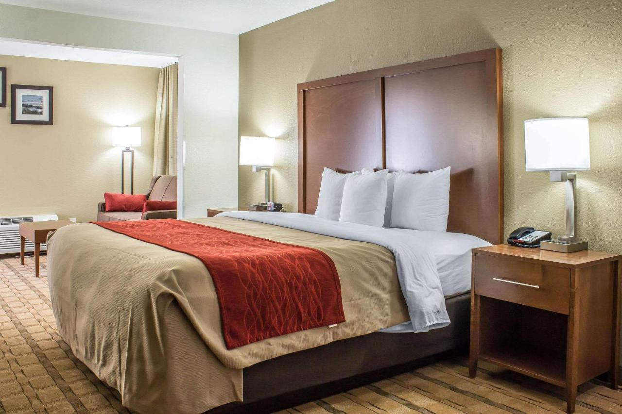 Comfort Inn & Suites Cedar Rapids North - Collins Road Εξωτερικό φωτογραφία