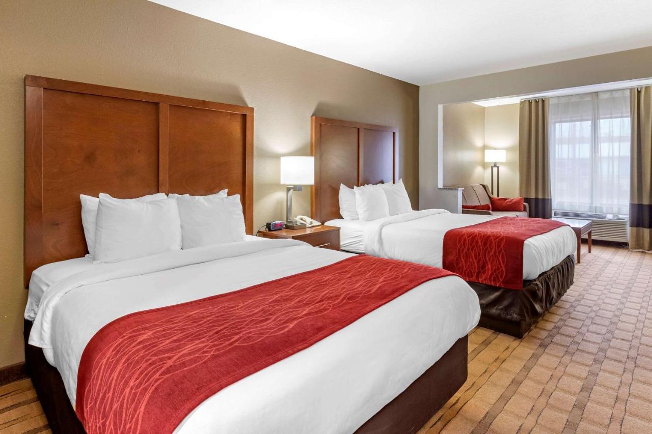Comfort Inn & Suites Cedar Rapids North - Collins Road Εξωτερικό φωτογραφία