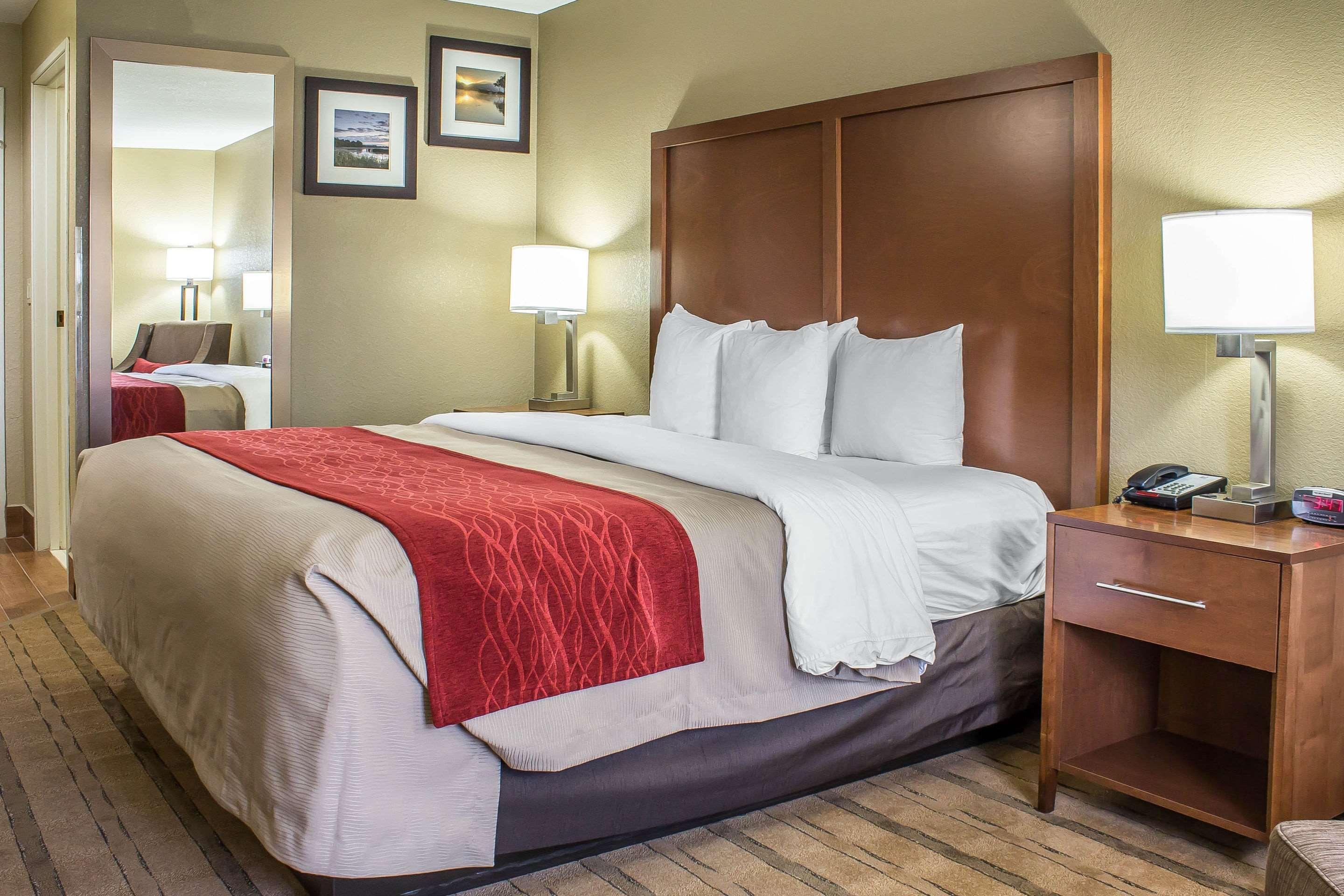 Comfort Inn & Suites Cedar Rapids North - Collins Road Εξωτερικό φωτογραφία