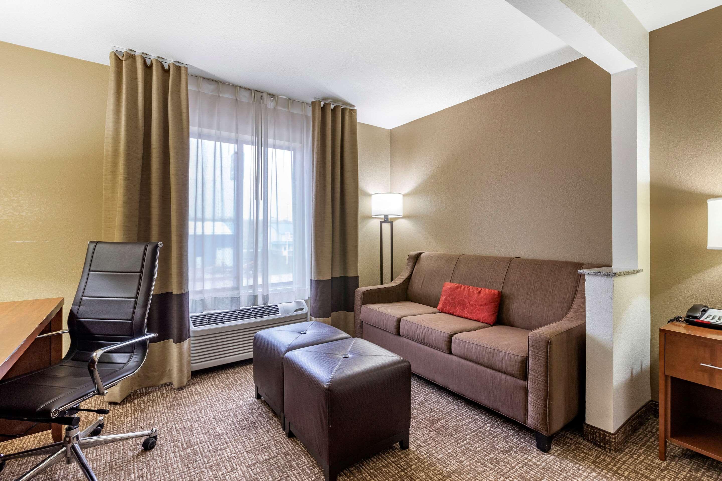 Comfort Inn & Suites Cedar Rapids North - Collins Road Εξωτερικό φωτογραφία