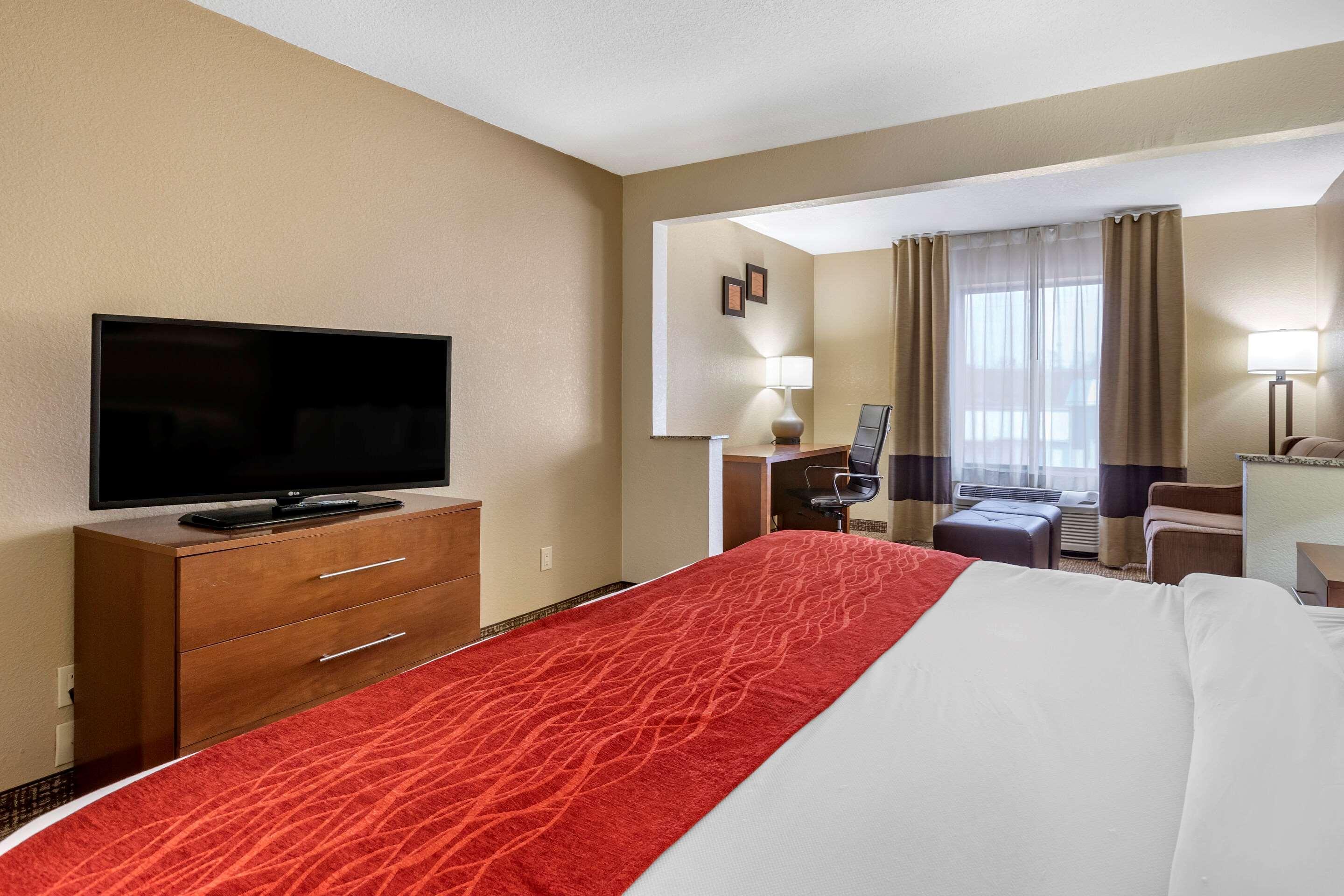 Comfort Inn & Suites Cedar Rapids North - Collins Road Εξωτερικό φωτογραφία