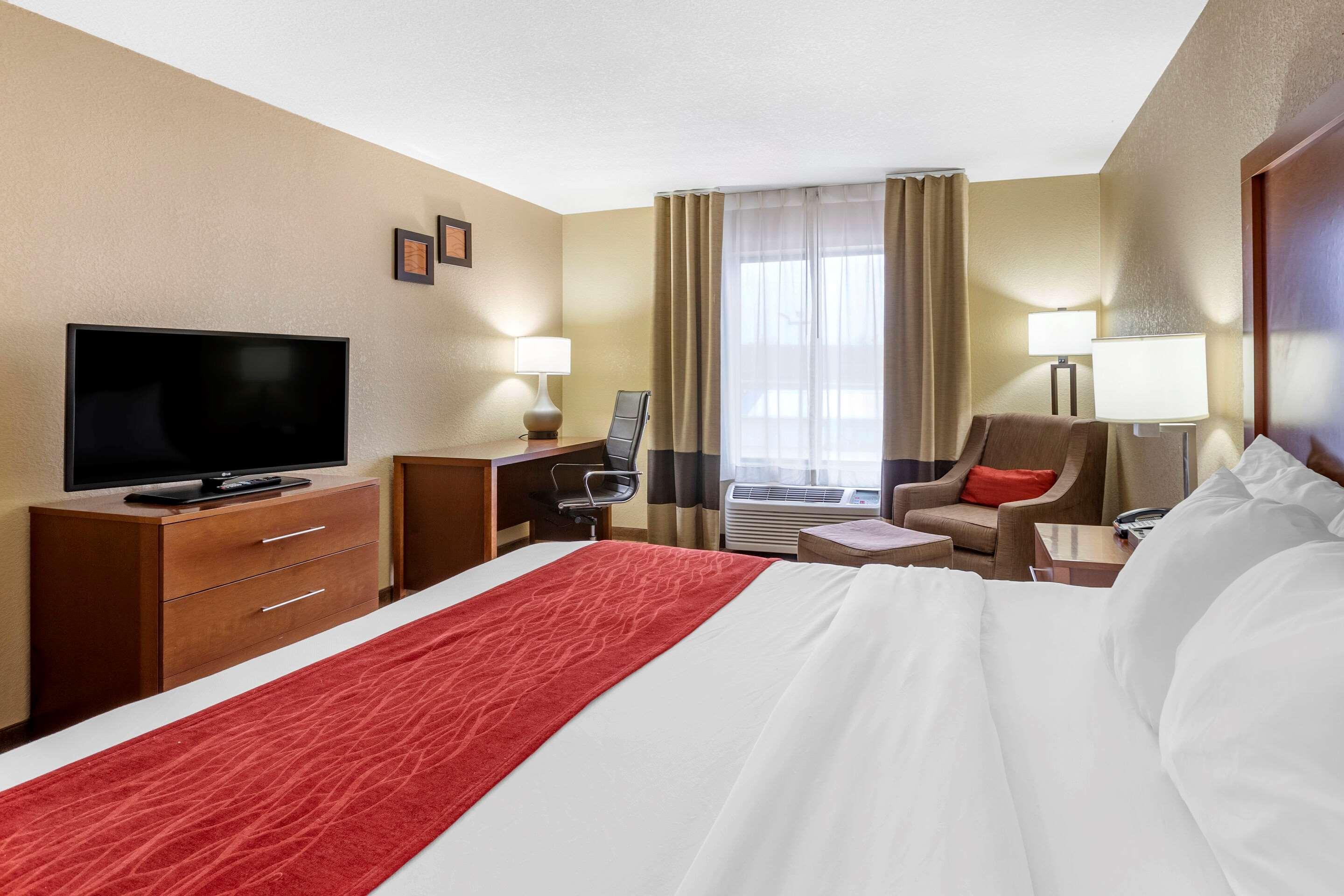 Comfort Inn & Suites Cedar Rapids North - Collins Road Εξωτερικό φωτογραφία