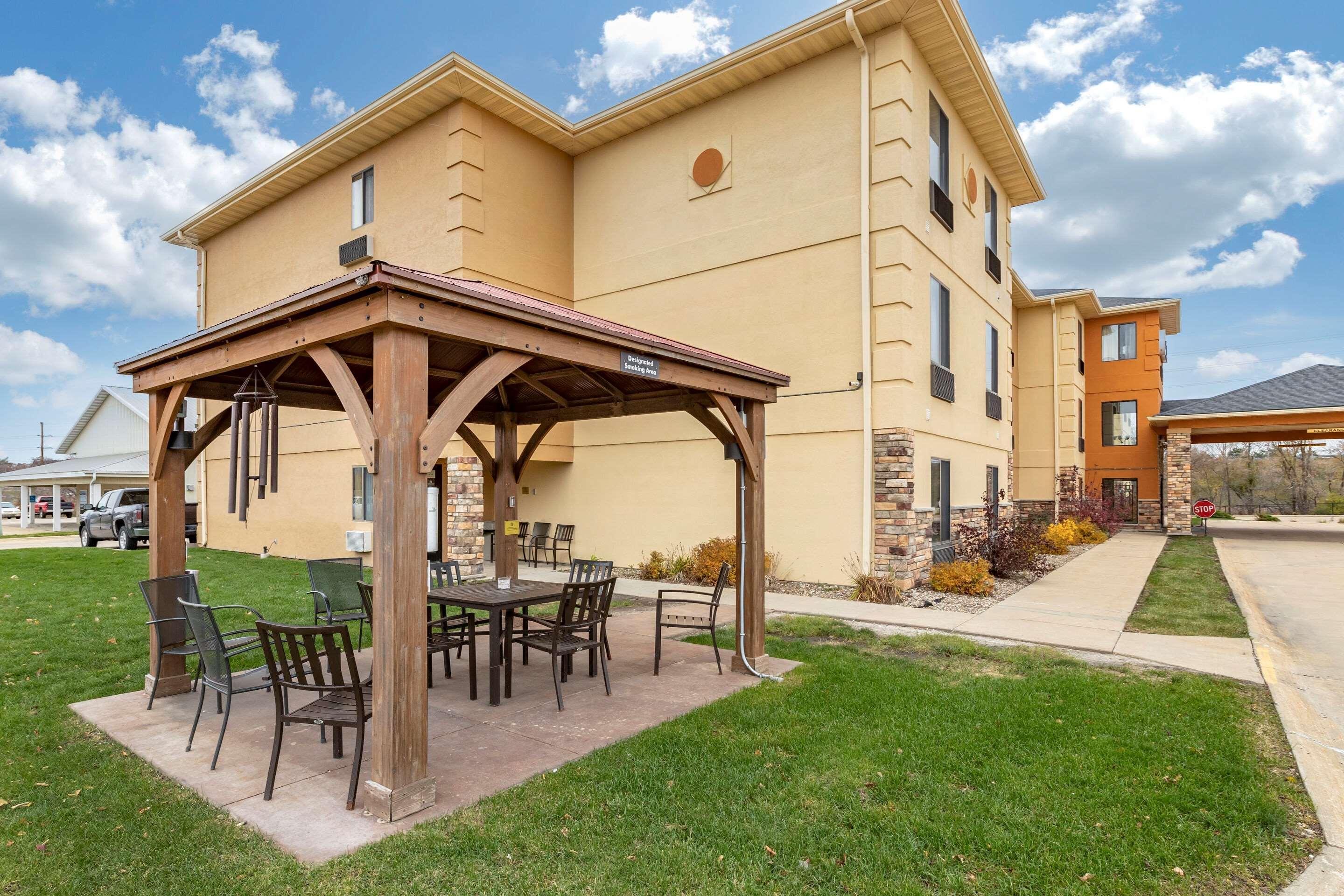 Comfort Inn & Suites Cedar Rapids North - Collins Road Εξωτερικό φωτογραφία