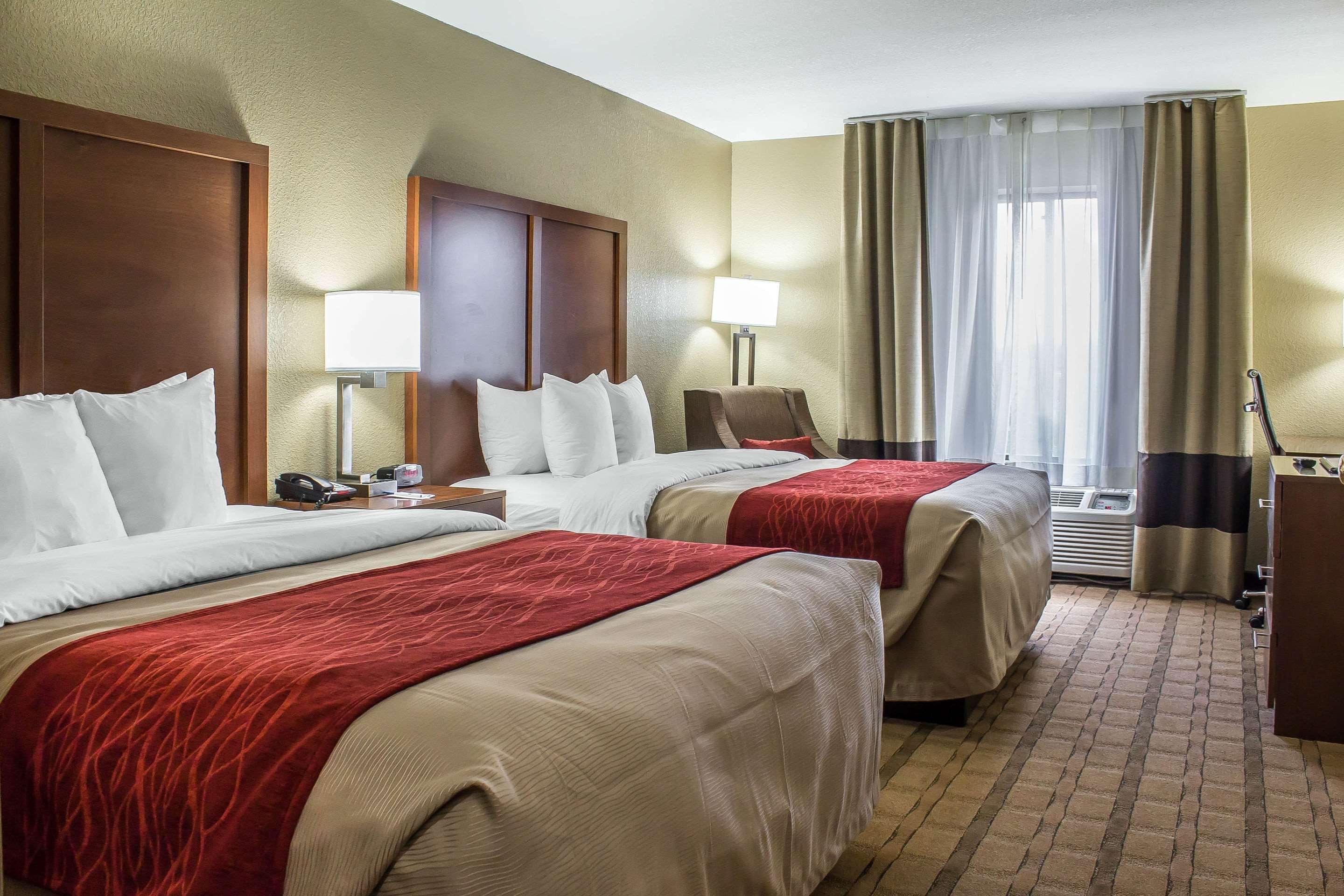 Comfort Inn & Suites Cedar Rapids North - Collins Road Εξωτερικό φωτογραφία