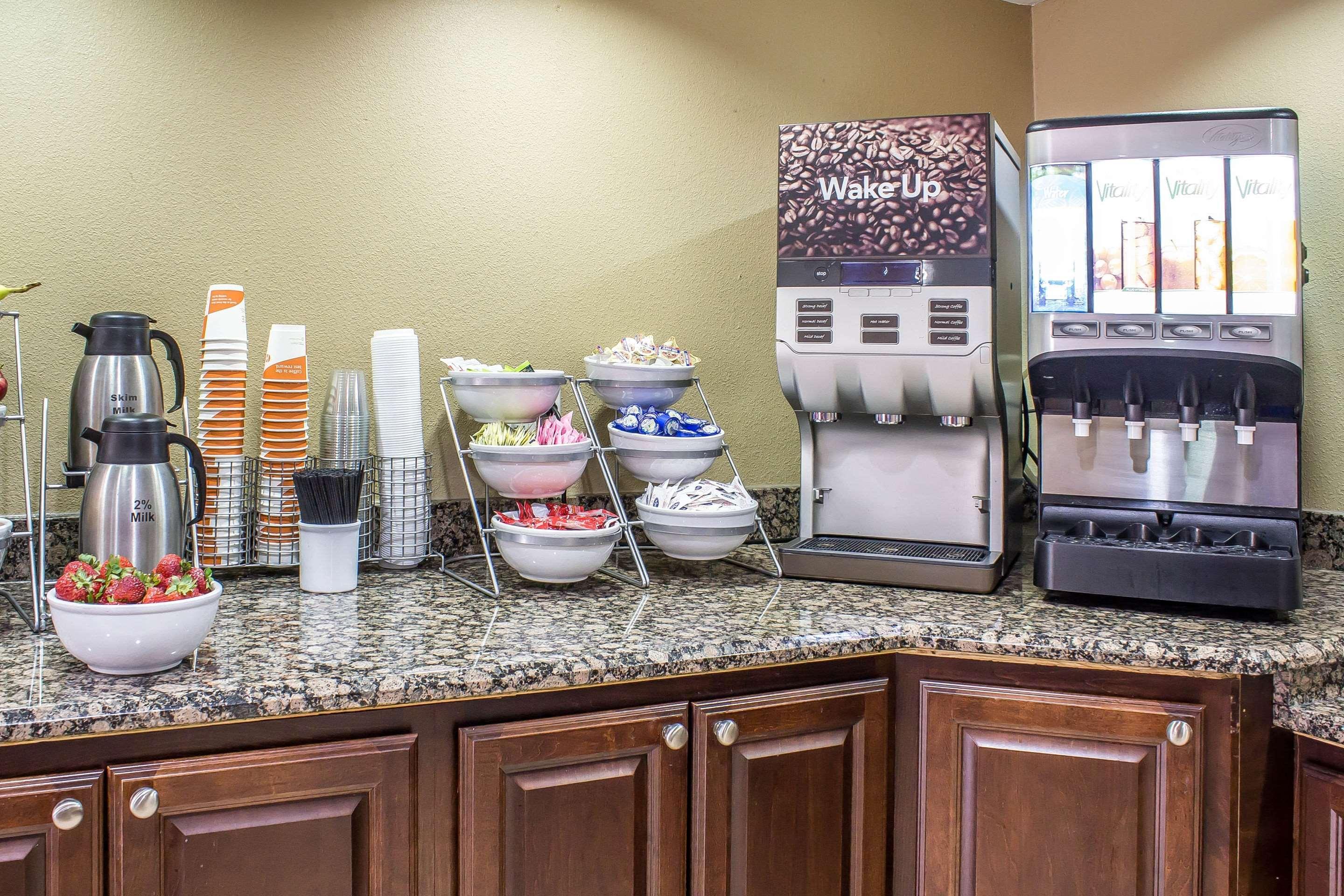 Comfort Inn & Suites Cedar Rapids North - Collins Road Εξωτερικό φωτογραφία