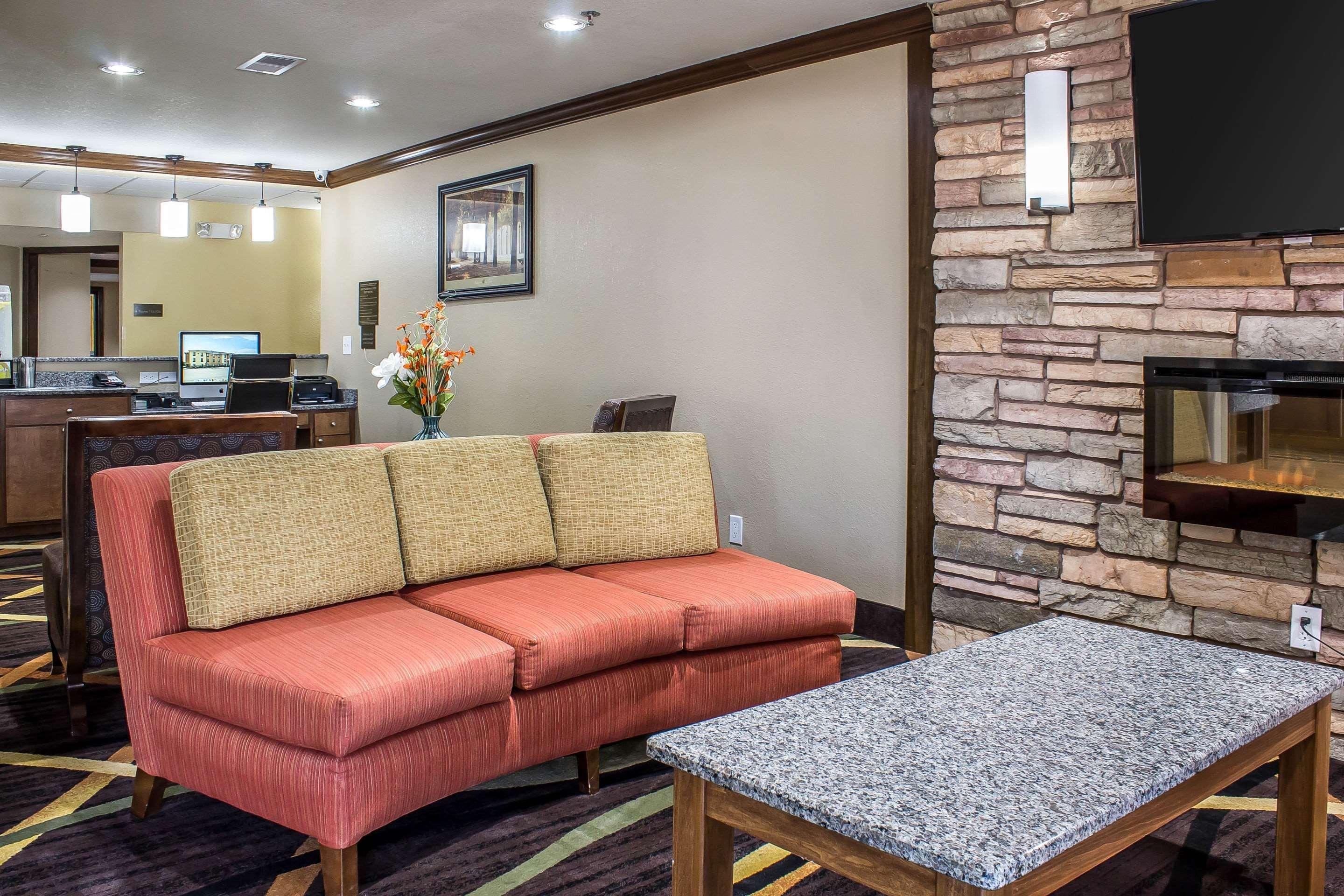 Comfort Inn & Suites Cedar Rapids North - Collins Road Εξωτερικό φωτογραφία