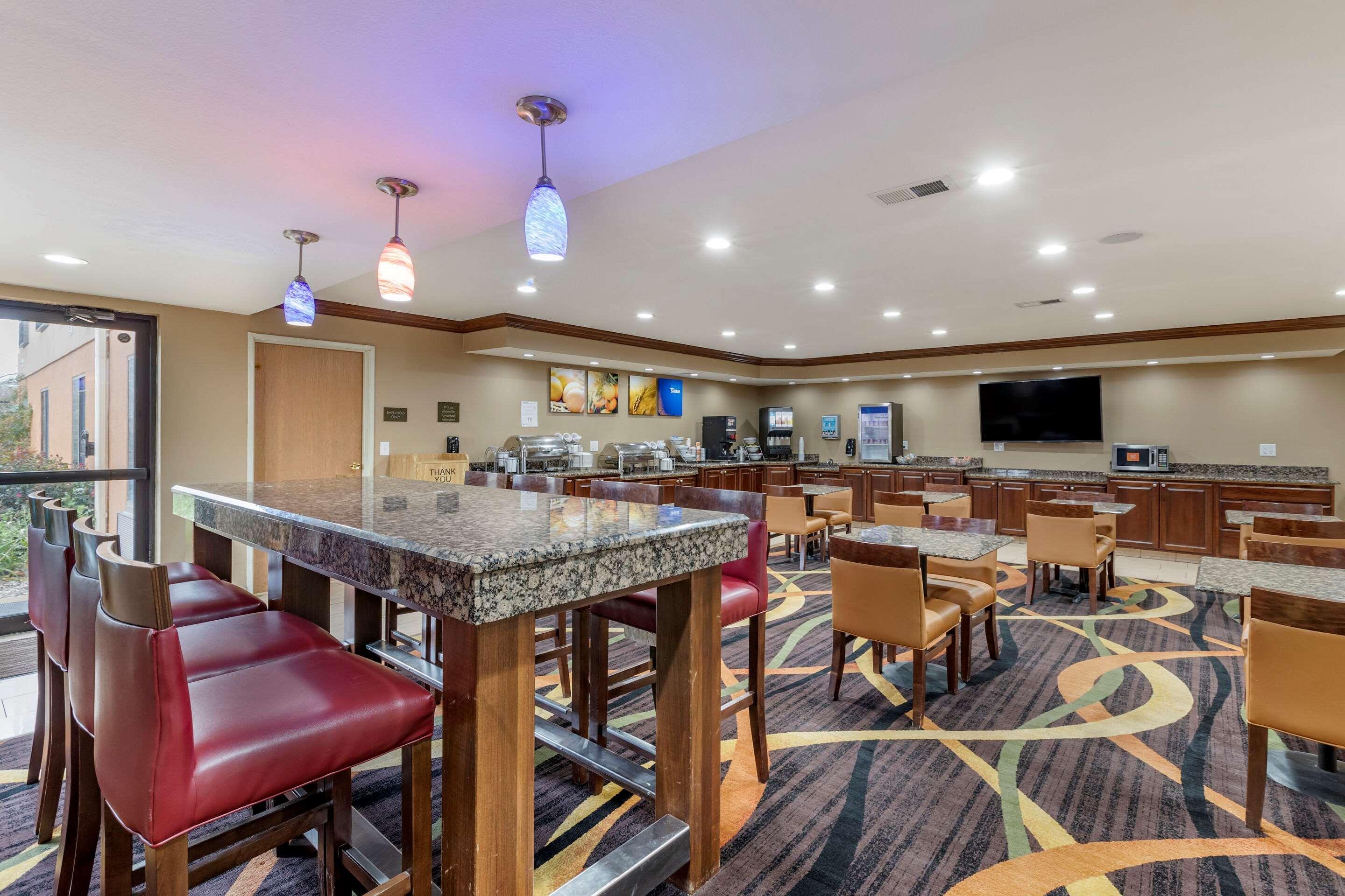 Comfort Inn & Suites Cedar Rapids North - Collins Road Εξωτερικό φωτογραφία