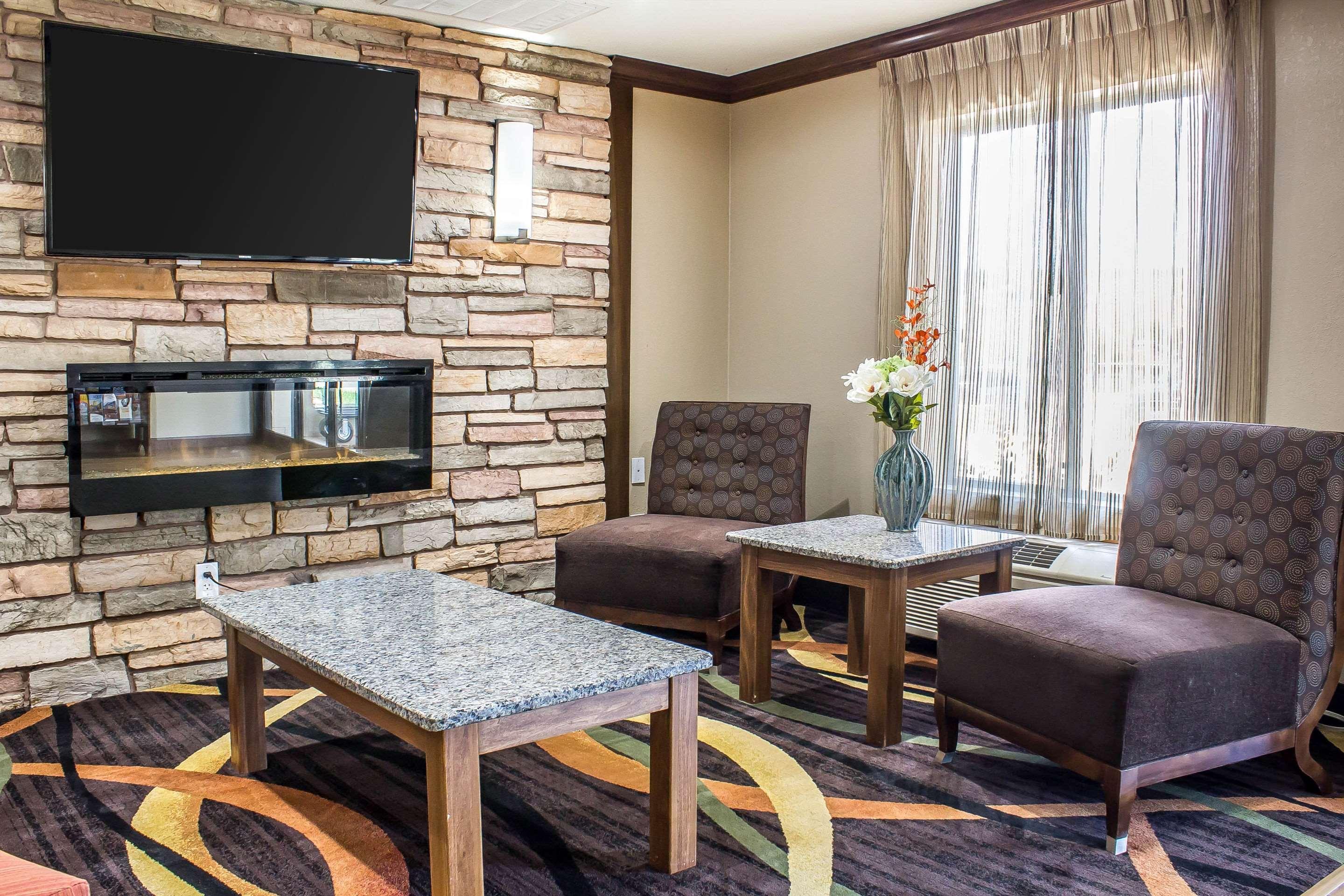 Comfort Inn & Suites Cedar Rapids North - Collins Road Εξωτερικό φωτογραφία