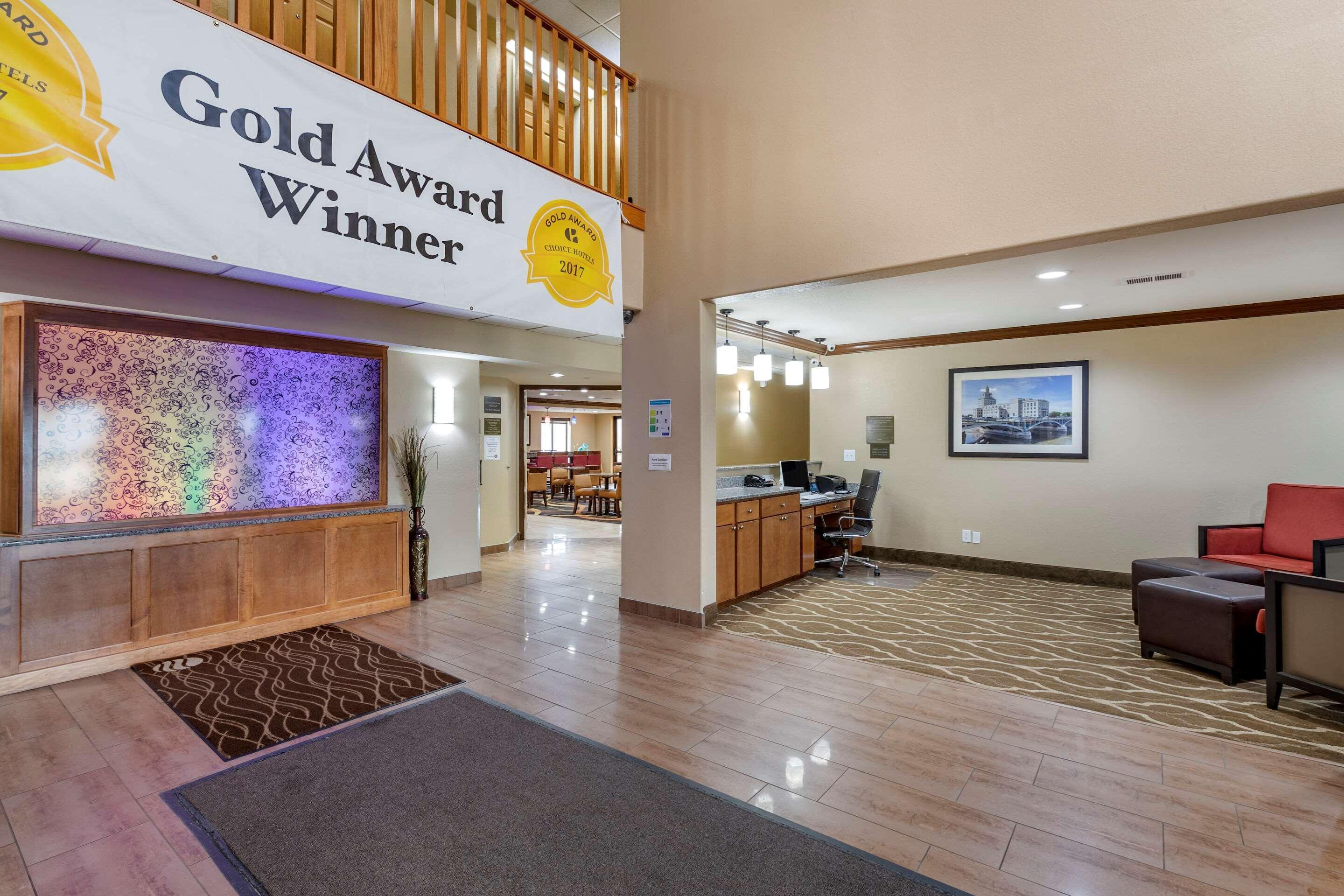 Comfort Inn & Suites Cedar Rapids North - Collins Road Εξωτερικό φωτογραφία