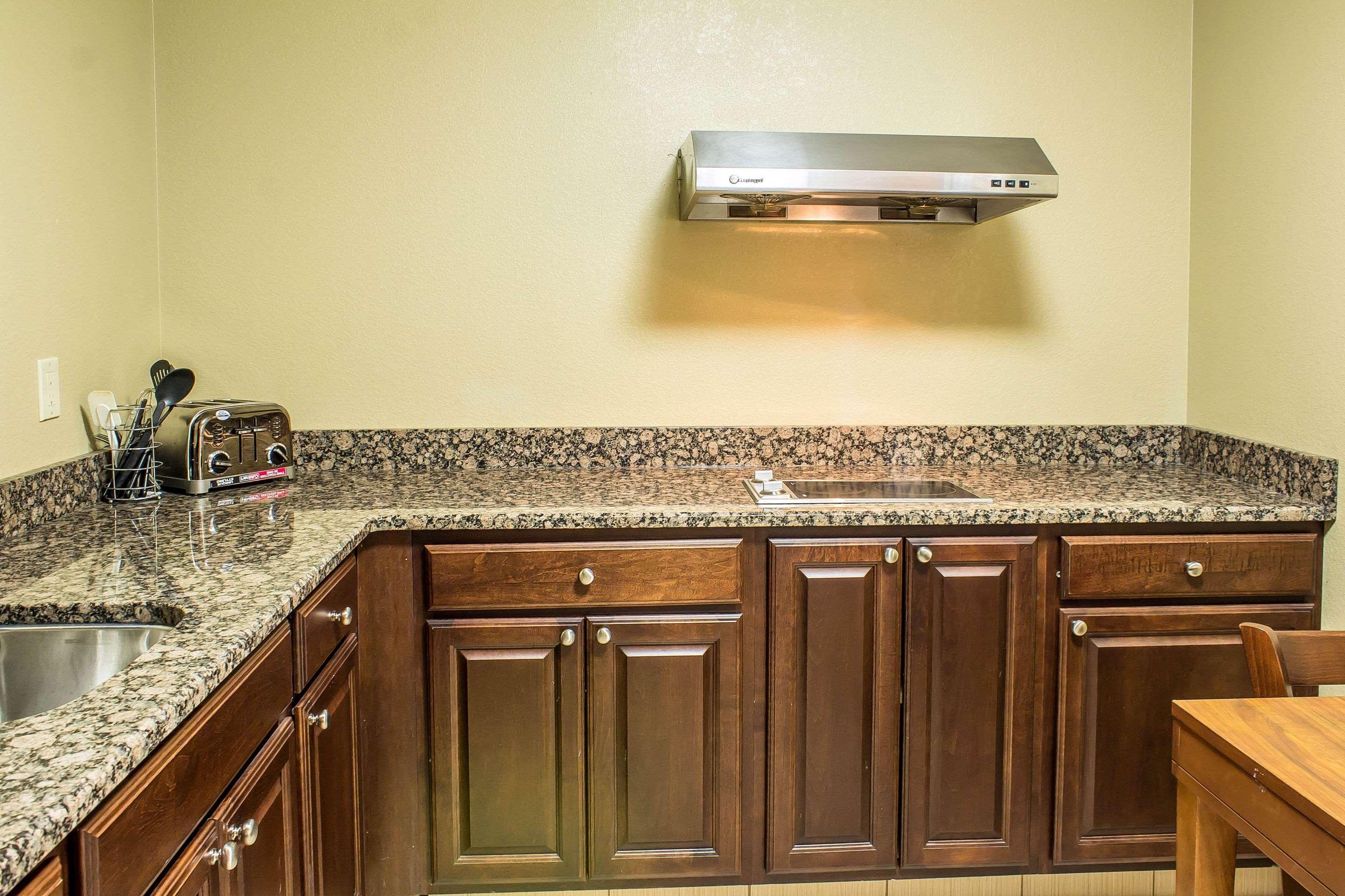 Comfort Inn & Suites Cedar Rapids North - Collins Road Εξωτερικό φωτογραφία