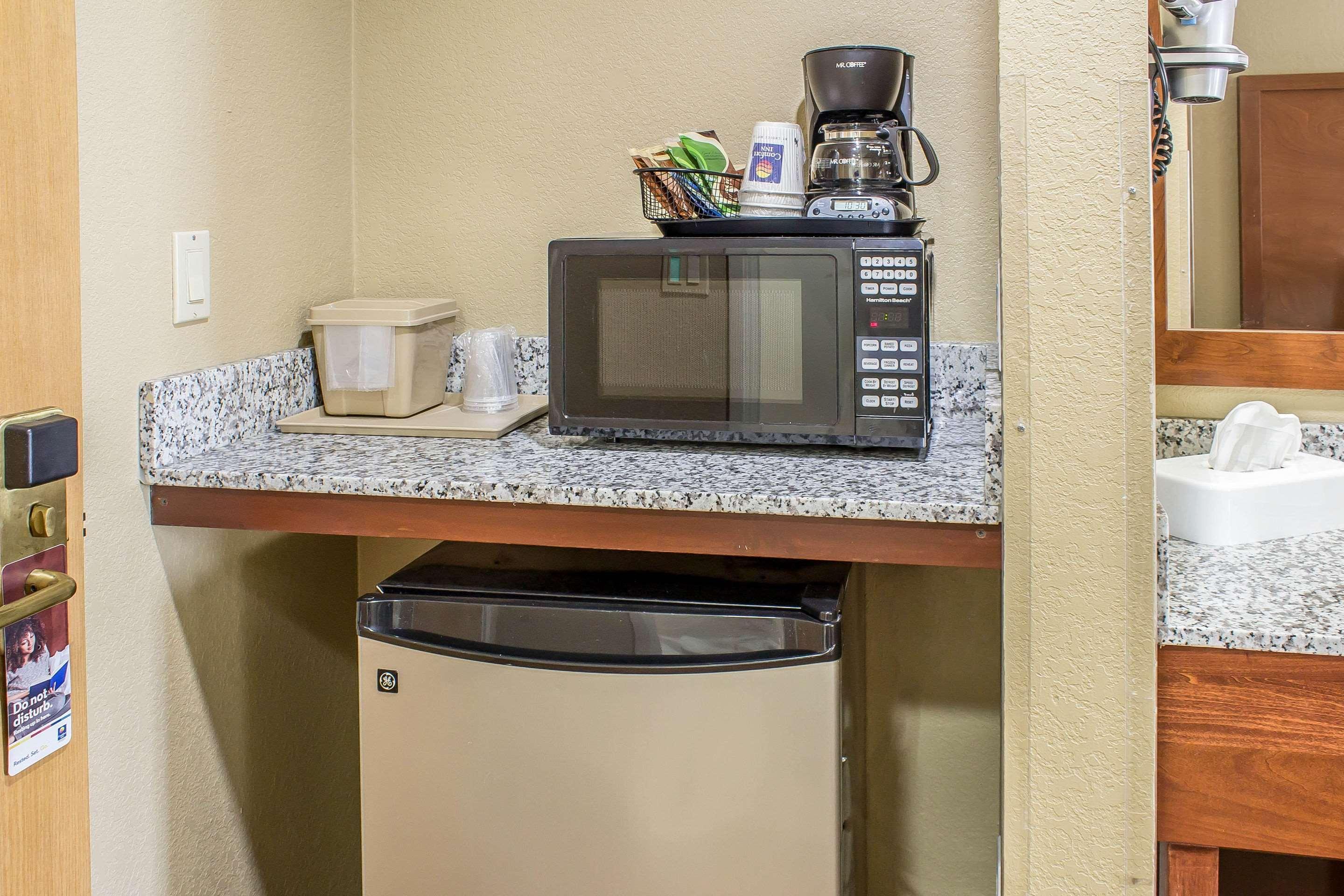 Comfort Inn & Suites Cedar Rapids North - Collins Road Εξωτερικό φωτογραφία